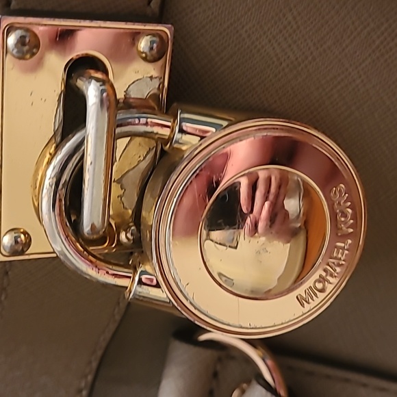 MICHAEL Michael Kors handbag and matching wallet - Picture 7 of 8